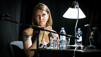 Kovalyk píše povídky a je také autorkou divadelních her, a hlavně principálkou Divadla bez domova Foto: David Konečný